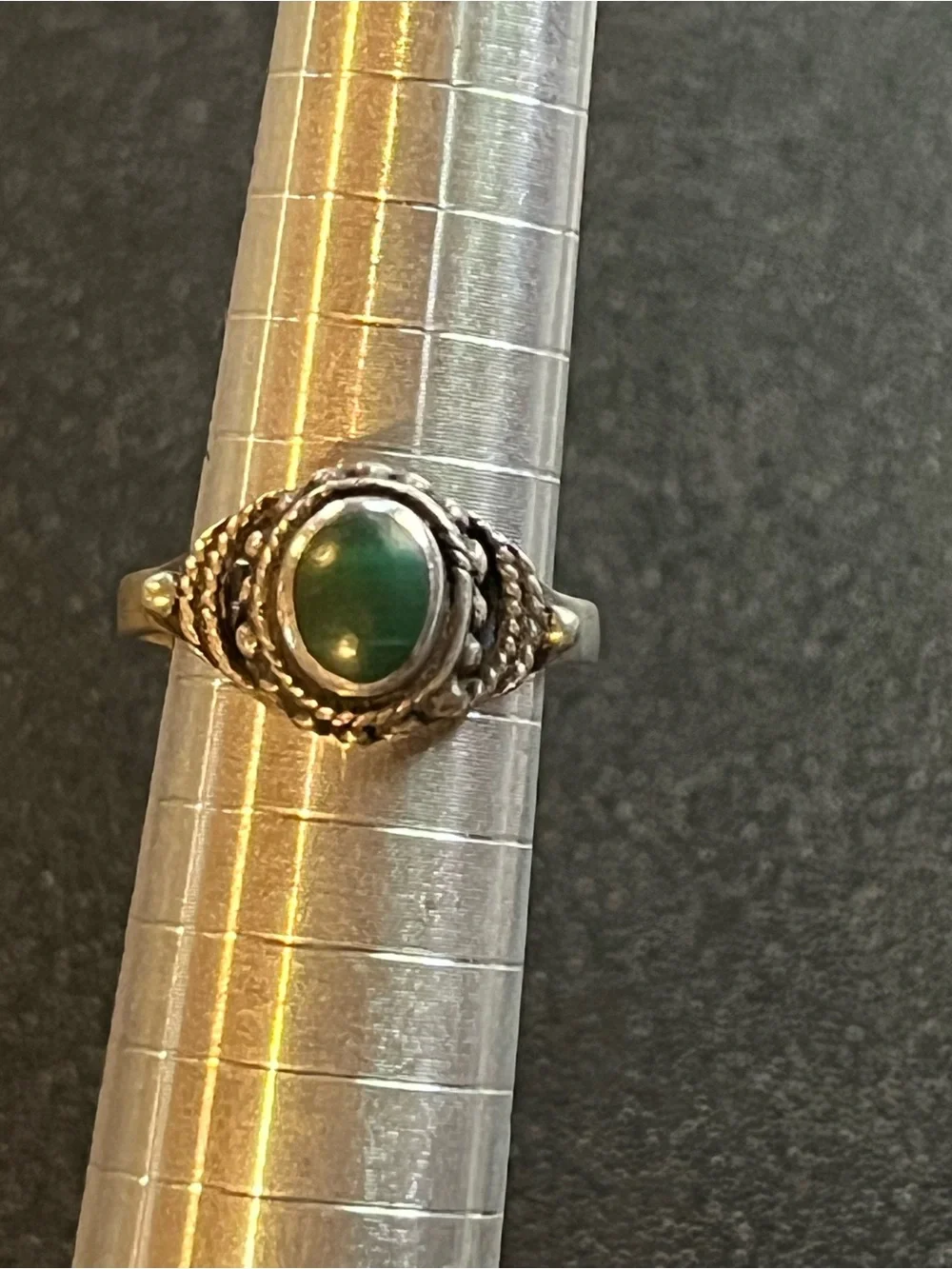 Sterling Silver Malachite Ring with beaded detail. Sz 6.